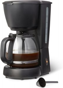 Amazon Basics Filterkaffeemaschine mit Glaskaraffe, Warmhaltefunktion für zehn Tassen